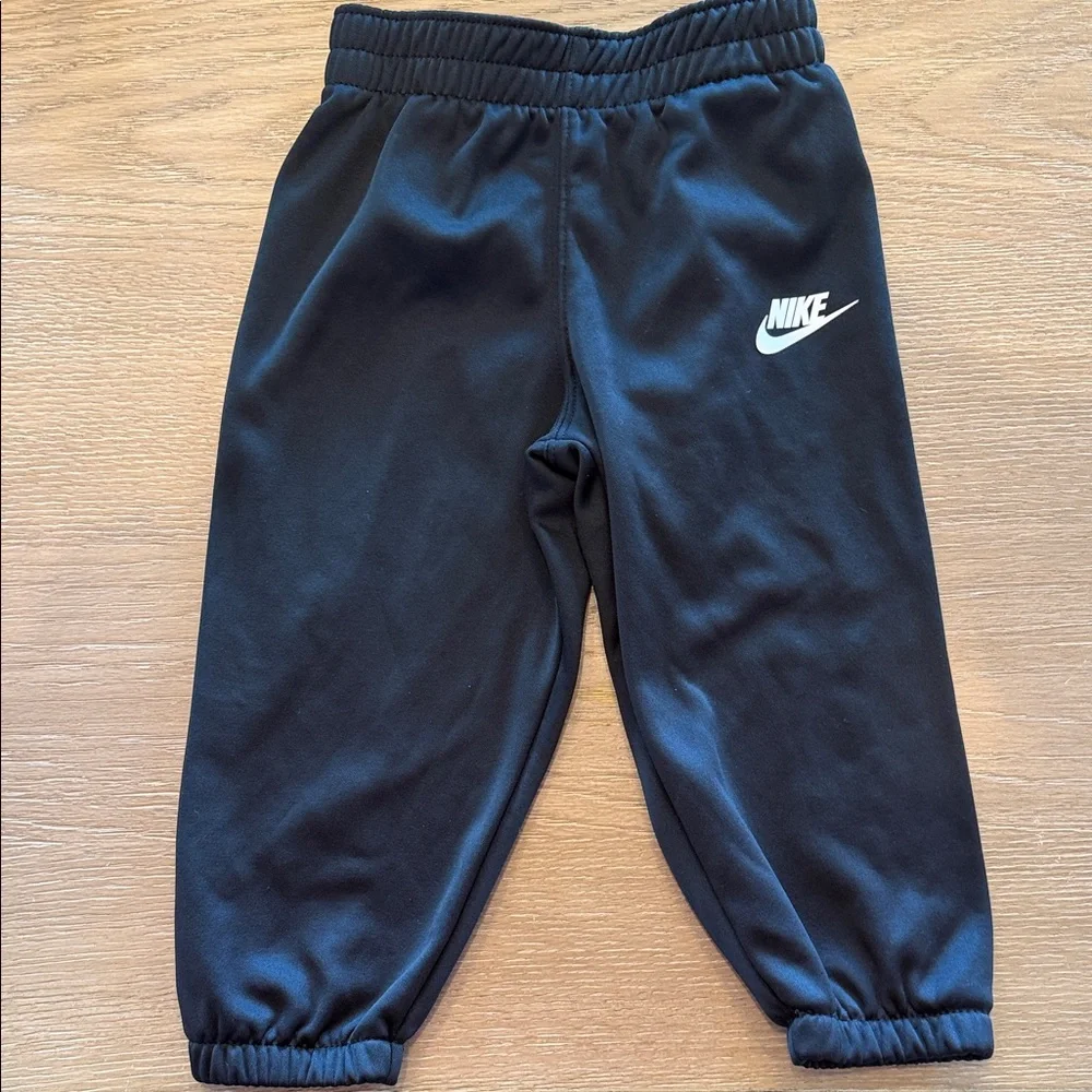 Nike Toddler Black Jogger Set with White Swoosh - Picture 6 of 7